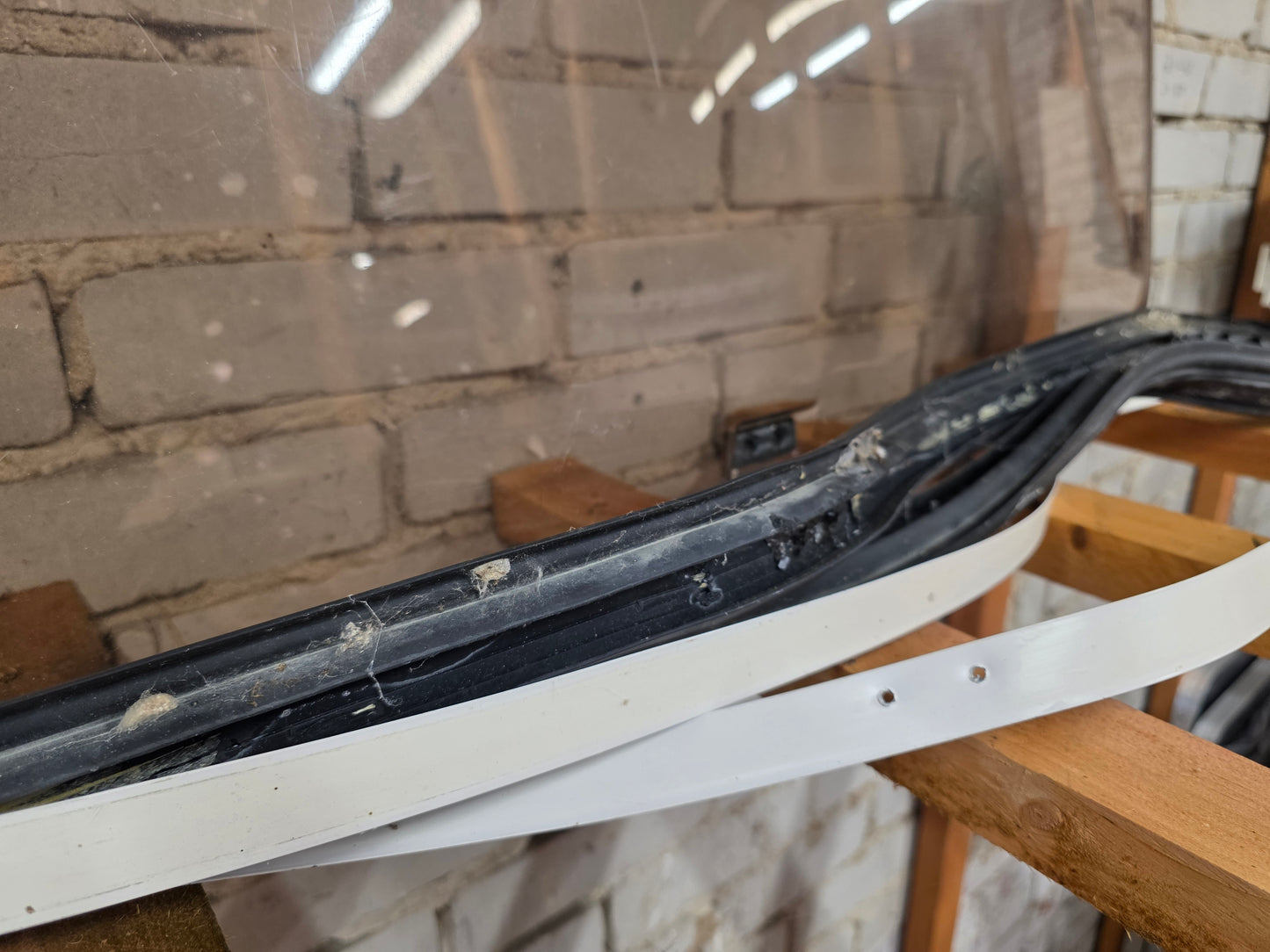 TEC Ausstellfenster 95cm x 50cm mit Fensterschiene Seitenfenster Wohnwagen