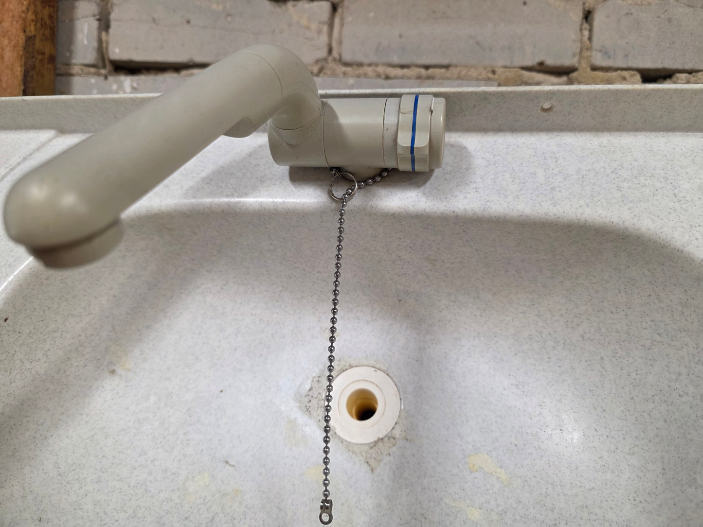 Waschbecken Kunststoff Weiß mit Amatur 68cm x 32cm Wohnwagen