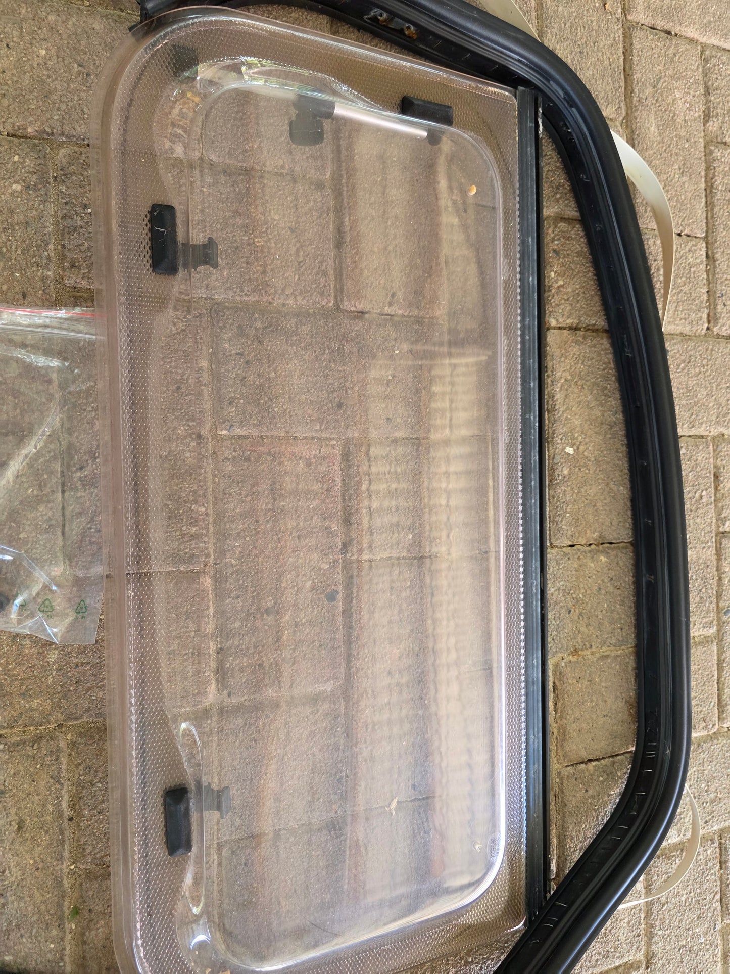 LMC 530P Ausstellfenster 75cm x 37cm Seitenfenster Wohnwagen