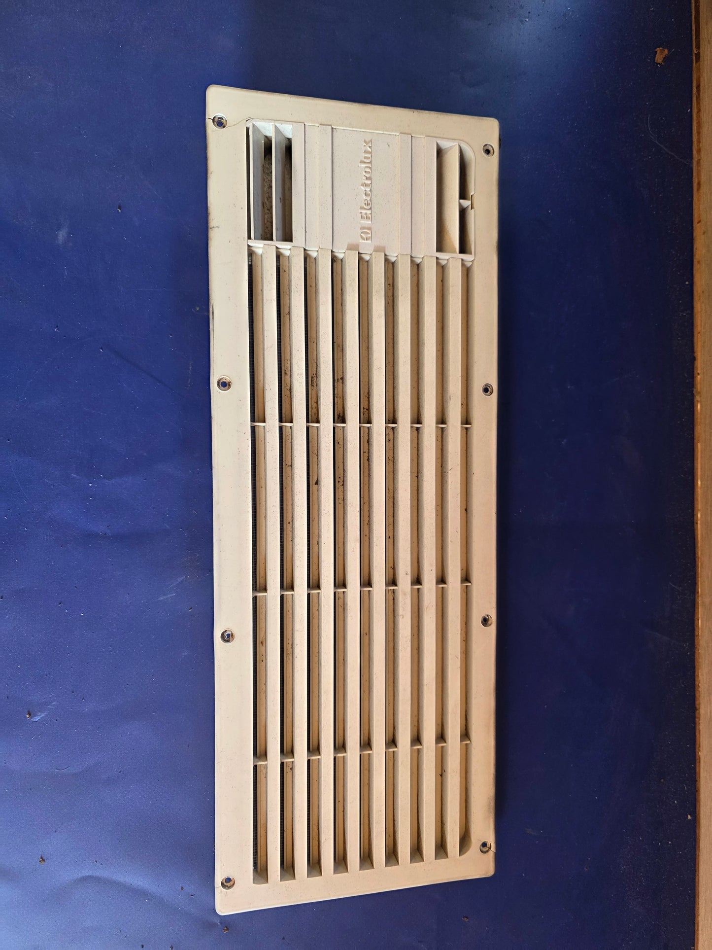 LMC 530P Lüftungsgitter 45cm x 14,5cm Lüftung Wohnwagen
